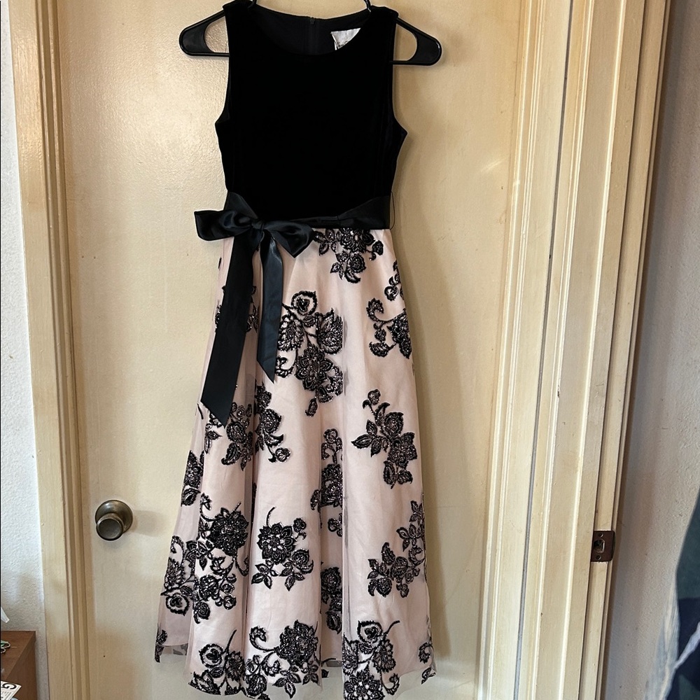 Rare Editions Girls Black and Cream Velvet Floral Dress size 12 (girls)